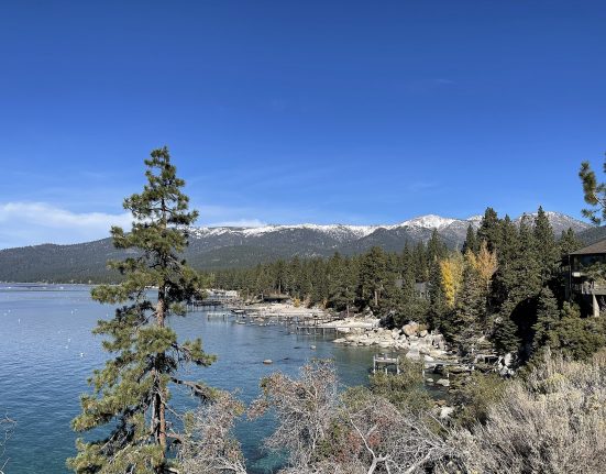 Organizações ambientais expressaram preocupação com possíveis impactos da radiação em regiões como Nevada, onde testes históricos deixaram passivos contaminantes (Foto: Missvain/Wikimedia)