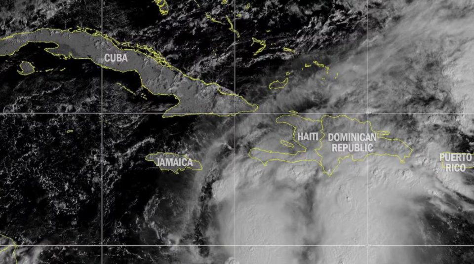Apesar da intensidade prevista, o sistema não representa ameaça direta à Flórida (Foto: NOAA)