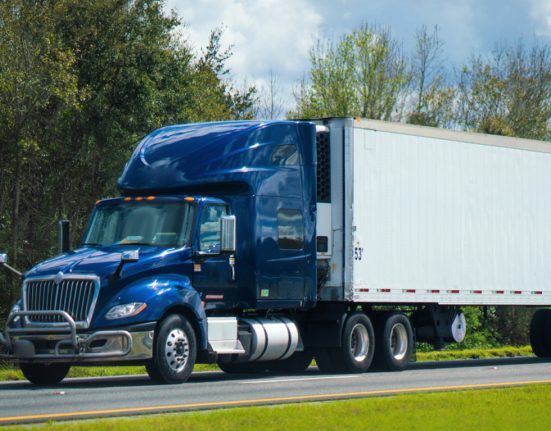 Motoristas estrangeiros terão status imigratório checado (Foto: Canva)