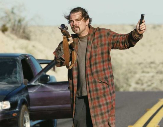 Leonardo DiCaprio em cena de ONE BATTLE AFTER ANOTHER (Foto: Divulgação)