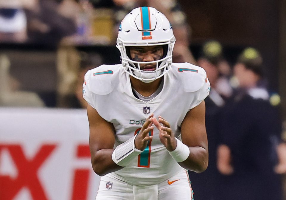 Dolphins vence a primeira, mas perde Tyreek Hill