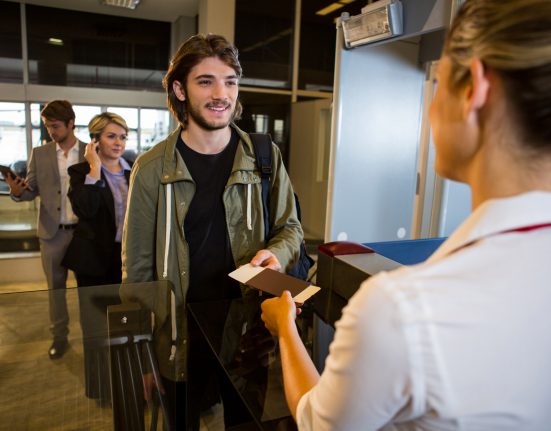 A norma visa monitorar de forma mais rigorosa a permanência legal de estrangeiros no país (Foto: Freepik)