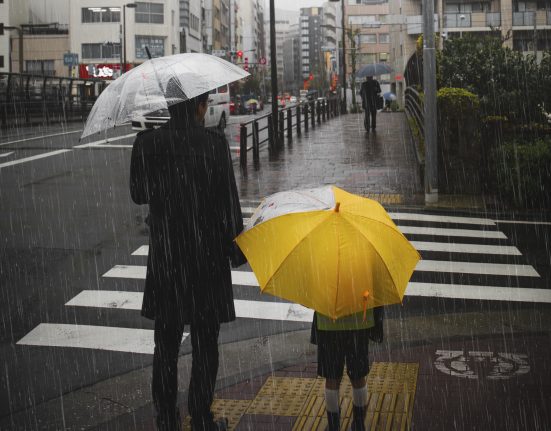O sistema frontal deve marcar o início de um período mais seco e estável, encerrando a sequência de dias com pancadas intensas de chuva e enchentes localizadas (Foto: Freepik)