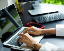 O caso pode se tornar um marco na discussão sobre responsabilidade legal de plataformas de inteligência artificial (Foto: Freepik)