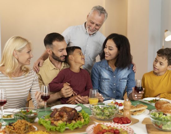 Segundo a empresa, a campanha tem como objetivo garantir que as famílias possam celebrar o feriado sem comprometer o orçamento (Foto: Freepik)