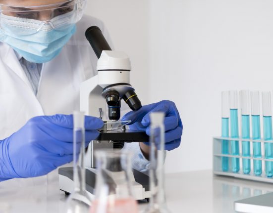 Pesquisadores avaliam aplicações do imunizante também em doenças autoimunes, como diabetes tipo 1 e esclerose múltipla (Foto: Freepik)