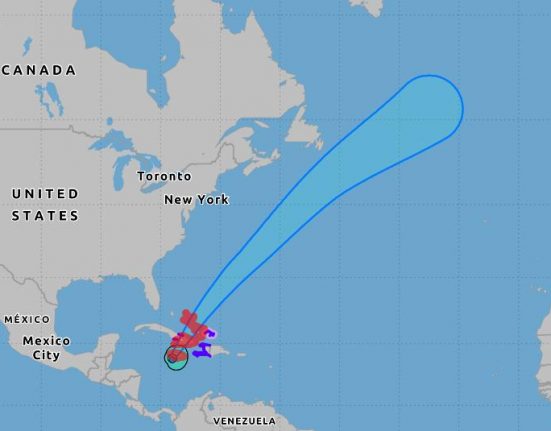Após a Jamaica, o furacão Melissa segue caminho para o leste de Cuba e possivelmente para as Bahamas e Ilhas Turcas e Caicos, mantendo ainda força de furacão (Reprodução NOAA)