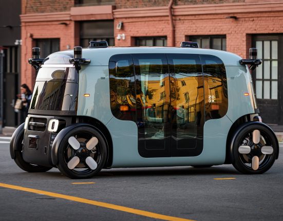 Especialistas apontam que a chegada dos robotáxis pode transformar o transporte urbano no estado (Foto: 9yz/Wikimedia)