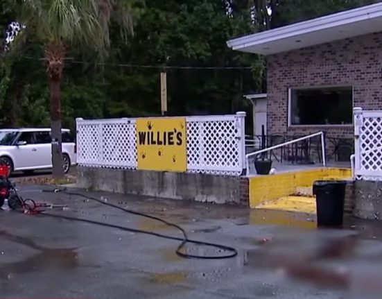 Segundo dados do Gun Violence Archive, o país já registrou mais de 500 tiroteios em massa em 2025, ultrapassando o total de ocorrências do ano anterior (Foto: Reprodução TV)