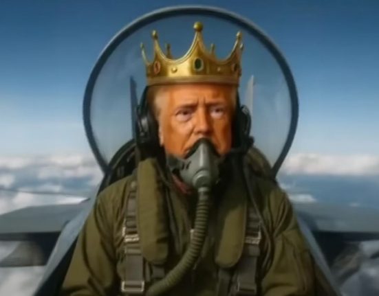 Em outros conteúdos gerados pela tecnologia, Trump satirizou líderes democratas, como Chuck Schumer e Hakeem Jeffries (Foto: Reprodução TV)
