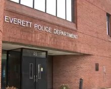 O jovem seguirá a viagem acompanhado de autoridades consulares (Reprodução TV)