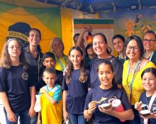 Para muitos visitantes, o estande da instituição serviu como uma referência imediata da presença cultural brasileira, reforçando identidade e pertencimento (Foto: Divulgação CCBU)