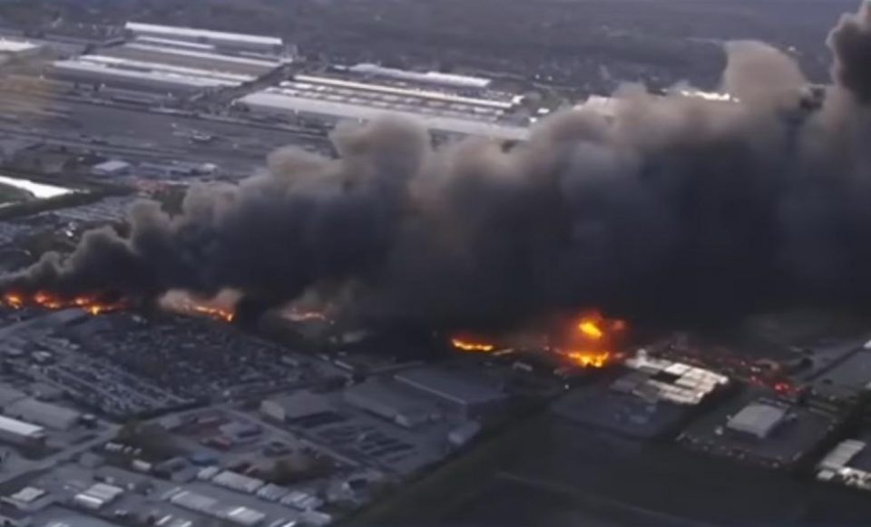 A National Transportation Safety Board (NTSB) em conjunto com a Federal Aviation Administration (FAA) estão investigando as causas do acidente. Louisville abriga um dos maiores hubs logísticos da UPS no mundo (Foto: Reprodução TV)