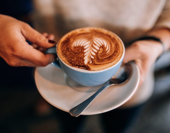 Em julho, o Brasil foi atingido por uma das tarifas mais altas, de 50%, enquanto o Vietnã recebeu tarifas de 20% e a Colômbia de 10% (Foto: Freepik)