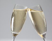 A orientação da rede é que os clientes de outras regiões também verifiquem os códigos e datas de venda antes de consumir o produto. Até o momento, não há informações sobre o recolhimento do prosecco na Flórida (Foto: Freepik)