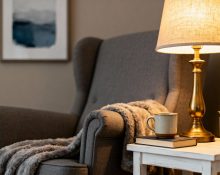 Para muitas famílias, a revisão somada ao aumento de outros serviços essenciais — como seguros residenciais, aluguéis e planos de saúde — deve agravar a já pesada carga do custo de vida no estado (Foto: Freepik)