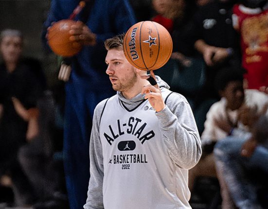 Com média superior a 34 pontos por partida, Luka é o maior pontuador da NBA na atual temporada (Foto: Erik Drost/Wikimedia)