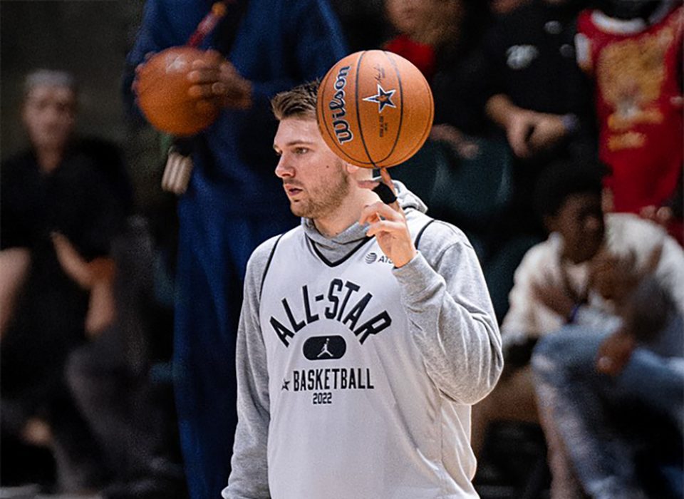 Com média superior a 34 pontos por partida, Luka é o maior pontuador da NBA na atual temporada (Foto: Erik Drost/Wikimedia)