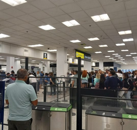 A interdependência da malha aérea faz com que aeroportos de todo os EUA sejam impactados pelas nevascas (Foto: FunctioningMemberOfSociety/Wikimedia)