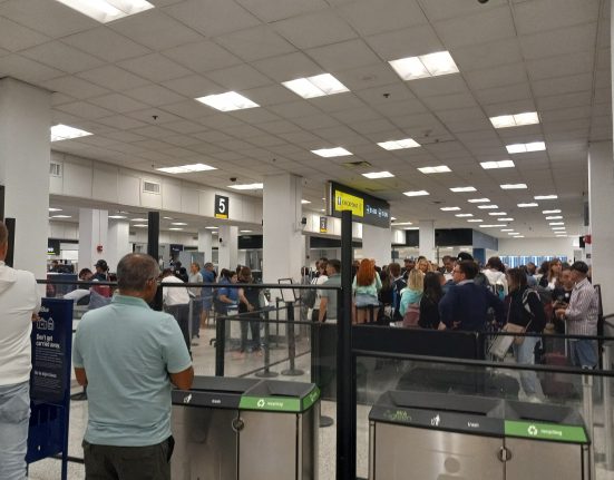 A interdependência da malha aérea faz com que aeroportos de todo os EUA sejam impactados pelas nevascas (Foto: FunctioningMemberOfSociety/Wikimedia)