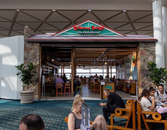 A medida, que entrou em vigor em dezembro, reforça a estratégia de transformar o terminal em um espaço de convivência, consumo e lazer (Foto: Nielsoncaetanosalmeron_Wikimedia)