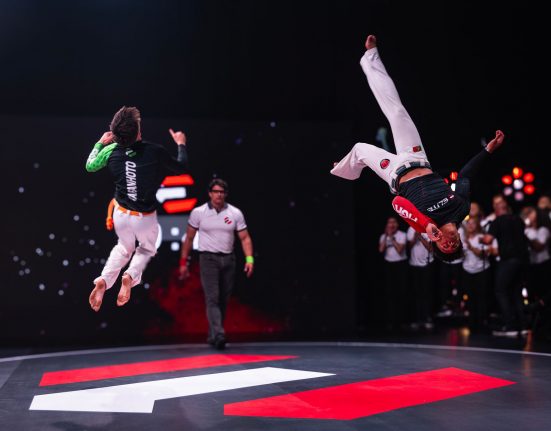 Capoeiristas Predador e Gafanhoto competem no Elite Capoeira Pro (Foto: Divulgação)