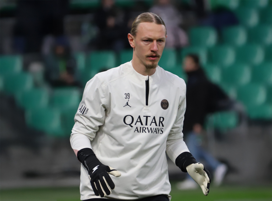 Safonov, o goleiro russo do PSG, foi o grande nome da decisão e herói do título contra o Fla (Foto: Paté Kroute/Wikimedia)
