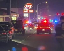 A polícia do condado mantém a área isolada e oferece recompensa por informações que levem aos suspeitos. Até o momento, ninguém foi preso (Foto: Reprodução TV)