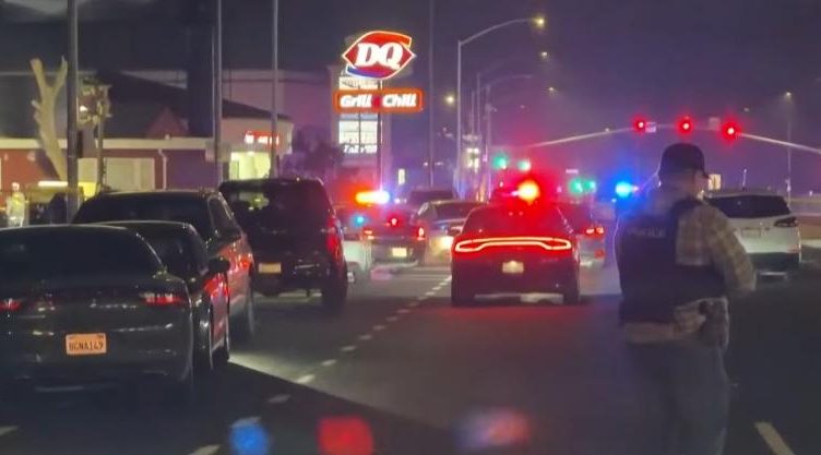 A polícia do condado mantém a área isolada e oferece recompensa por informações que levem aos suspeitos. Até o momento, ninguém foi preso (Foto: Reprodução TV)