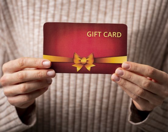 Segundo o FBI, muitas fraudes não estão ligadas diretamente ao local onde o gift card é comprado, mas à manipulação do produto (Foto: Freepik)