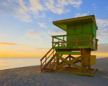 Destinos conhecidos por grandes celebrações veem suas tarifas de hotel dispararem no fim de ano, atingindo valores até três vezes superiores aos praticados na baixa temporada (Foto: Freepik)