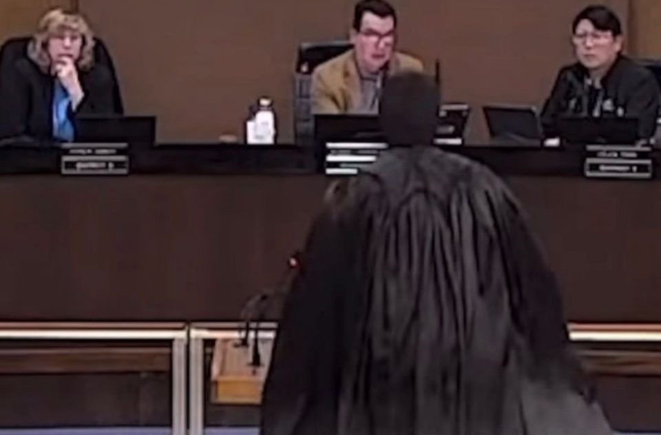 As declarações foram gravadas em vídeo, publicadas nas redes sociais e rapidamente se espalharam, gerando milhares de visualizações e comentários (Foto: Reprodução redes sociais)