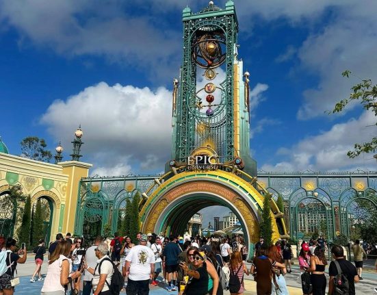 O parque informou que não comenta casos específicos, mas ressaltou que mantém políticas de inclusão e protocolos de segurança voltados à proteção de visitantes e funcionários (Foto: Reprodução Redes sociais)