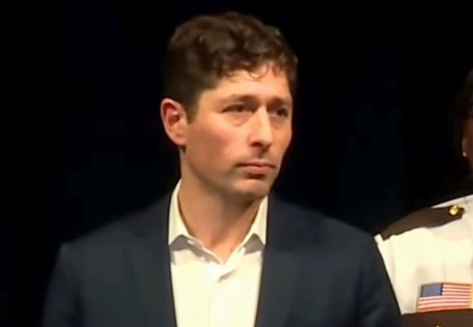 : Jacob Frey afirmou que as imagens de vídeo do incidente não sustentam a narrativa federal, classificando a explicação oficial como “inaceitável” (Foto: Reprodução redes sociais)