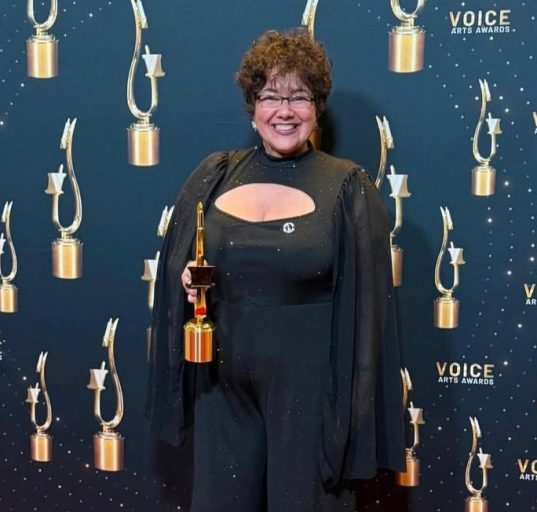 O reconhecimento traz visibilidade ao trabalho de dubladores e profissionais da voz e reforça a importância da audiodescrição como ferramenta de cultura, inclusão e cidadania (Foto: Divulgação)