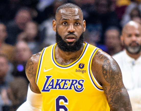 Em sua 23ª temporada na liga, LeBron James continua sendo decisivo (Foto: Erik Drost/Wikimedia)