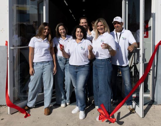 Cecilia Camargo, Sirlei Camargo, Felipe Camargo, Ariele Aranda Camargo, Ademir Mendes, Sophia Mendes e Maria Alice Aranda Camargo (Foto: Demetrius Borges)