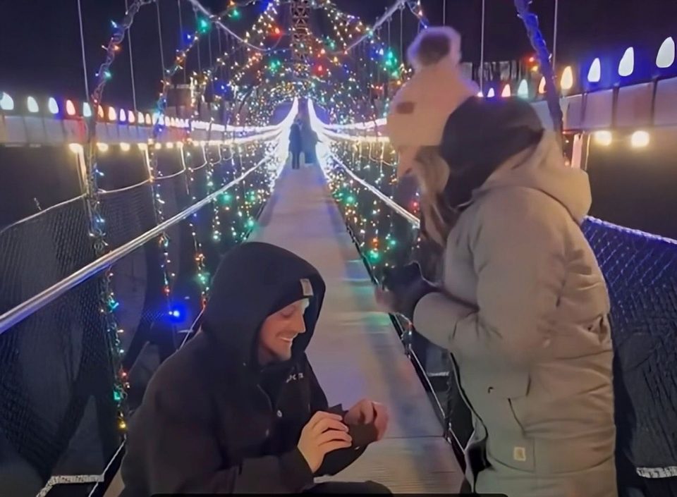 Conhecida por ser a ponte suspensa mais longa dos Estados Unidos, a SkyBridge Michigan atrai turistas em busca de experiências panorâmicas e momentos especiais (Foto: Reprodução Youtube)