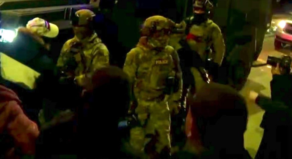 O Pentágono evitou comentar detalhes operacionais, confirmando que acompanha a situação (Reprodução Youtube)