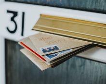 O roubo de correspondência é um crime grave, podendo resultar em penas severas, especialmente quando envolve documentos pessoais e encomendas (Foto: Freepik)