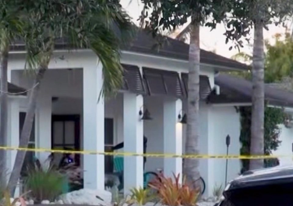 A polícia informou que os ferimentos apresentados pela mãe eram auto infligidos e não fatais. O pai da criança não estava na residência no momento do ocorrido e não é considerado suspeito (Foto: Reprodução redes sociais)