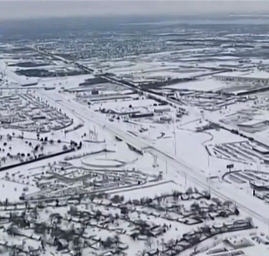 Até o momento a tempestade causou a morte de 14 pessoas. Escolas e repartições públicas foram fechadas, e hospitais passaram a operar em regime de contingência em algumas regiões (Reprodução TV)