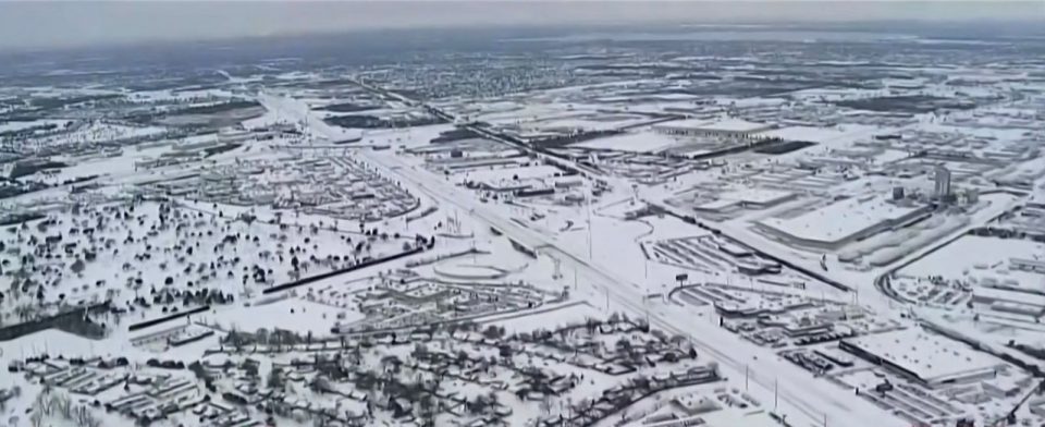Até o momento a tempestade causou a morte de 14 pessoas. Escolas e repartições públicas foram fechadas, e hospitais passaram a operar em regime de contingência em algumas regiões (Reprodução TV)