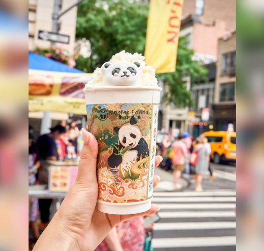 Criado em Nova York em 2024, o Panda Fest se transformou em um festival itinerante de grande porte, passando por cidades como Dallas, Austin, Atlanta, Boston, Filadélfia, Seattle e Phoenix (Foto: Reproodução redes sociais)