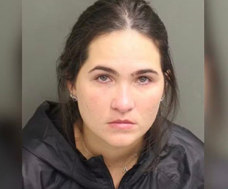 A Justiça estipulou fiança no valor de $ 500, mas, até o momento, não há informações sobre seu pagamento nem sobre a liberação da brasileira (Foto: Reprodução redes sociais)