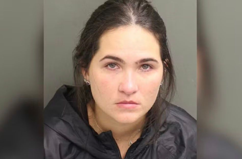 A Justiça estipulou fiança no valor de $ 500, mas, até o momento, não há informações sobre seu pagamento nem sobre a liberação da brasileira (Foto: Reprodução redes sociais)