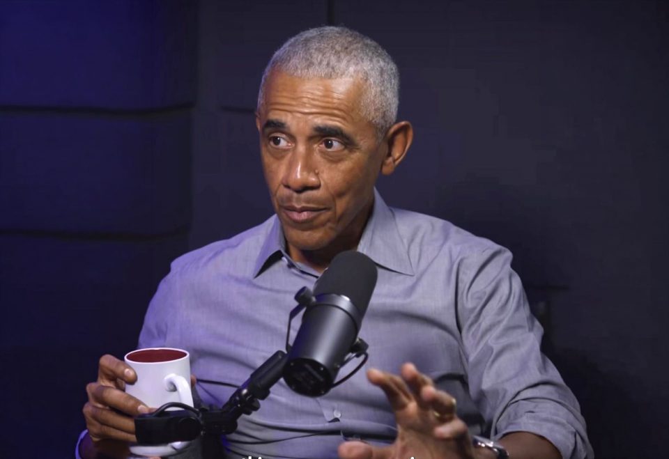 A postura de Obama descarta teorias conspiratórias sobre instalações secretas (Foto: Reprodução redes sociais)