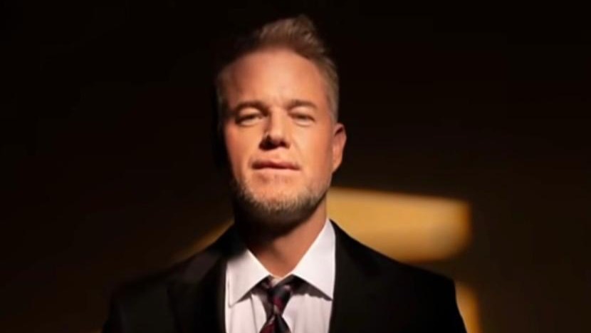 Segundo informações divulgadas pela família, o ator passou seus últimos dias ao lado da esposa, a atriz Rebecca Gayheart, e das duas filhas do casal (Foto: Reprodução Youtube)