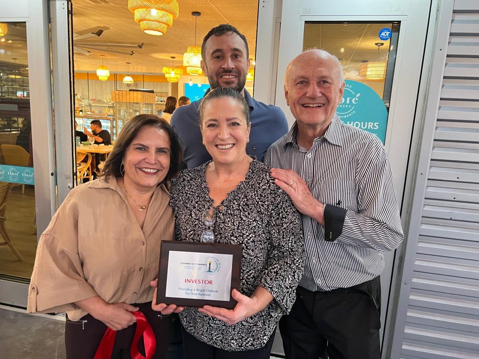 Rosana Rondinelli, Marta Bolognesi, Fábio Bolognesi, e Rodrigo Gico receberam autoridades, amigos e clientes para a inauguração da Floré Bakery (Foto: AcheiUSA MG)