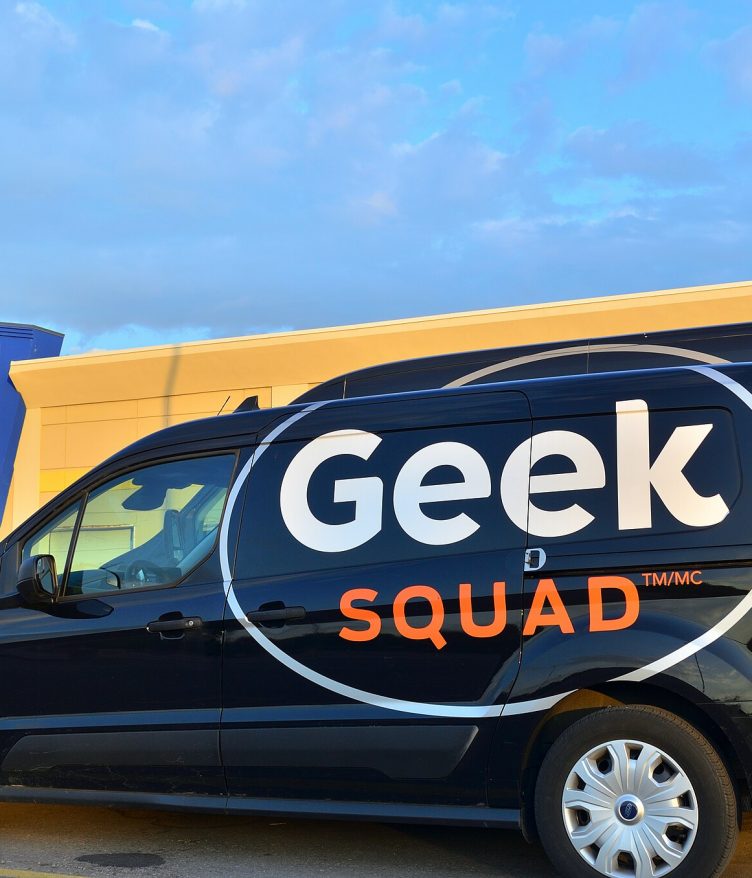 Não é a primeira vez que profissionais de assistência técnica descobrem material ilegal em computadores de clientes (Foto: Raysonho @ Open Grid Scheduler/Wikimedia)